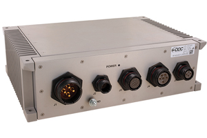 ¿Cómo es una unidad de distribución de estado sólido de energía trifásica?